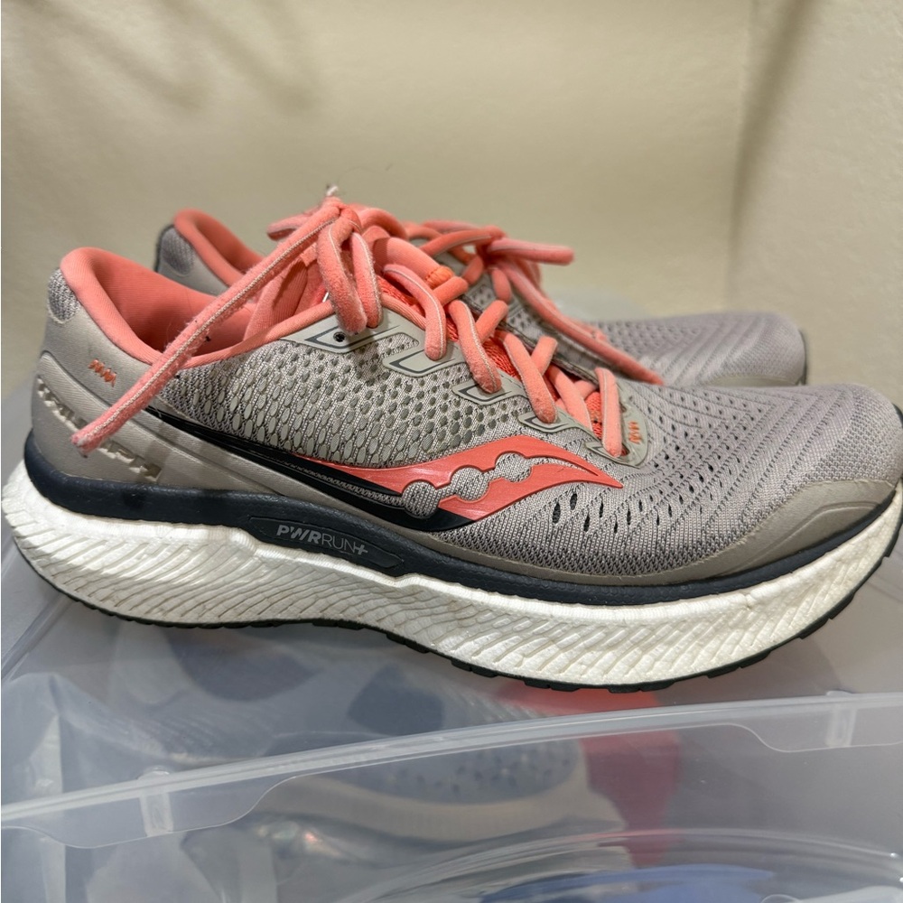 Saucony Women's Athletic Shoes in Gray and Pink